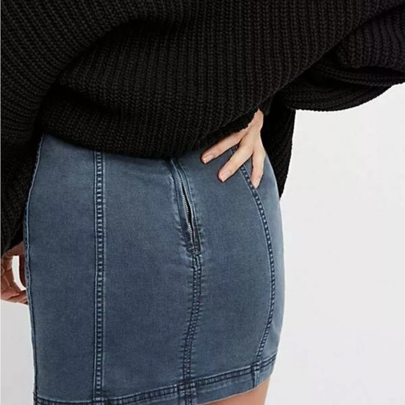 Free People stretchy dark blue denim mini paneled zipper skirt - Picture 2 of 13